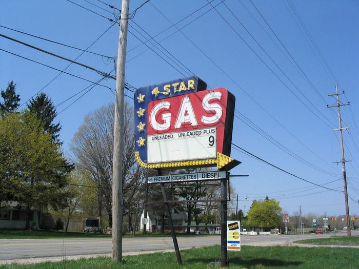 4 Star Gas - 2003 Photo (newer photo)